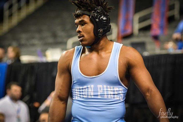 Wrestler in blue singlet preparing match